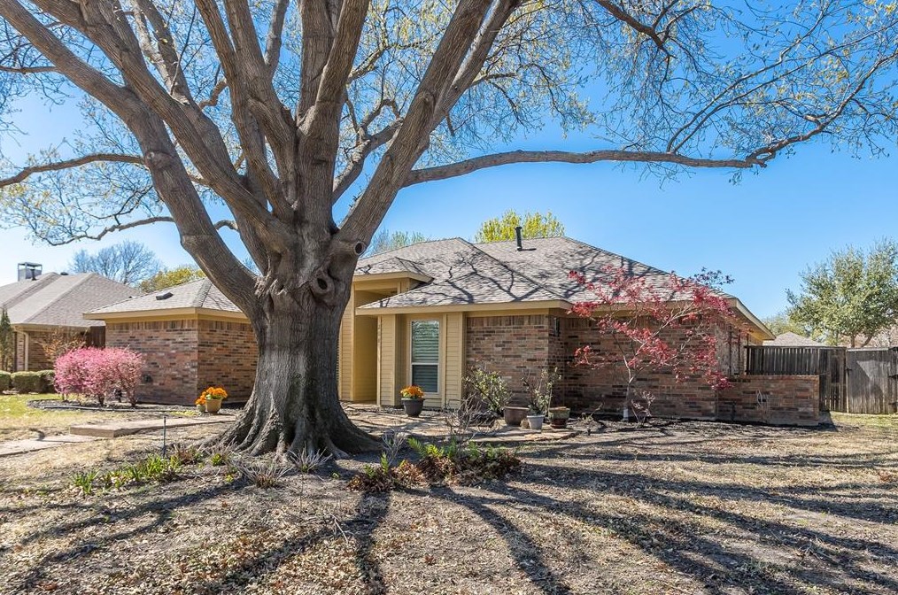 208 Simmons Dr, Coppell TX  75019-3305 exterior