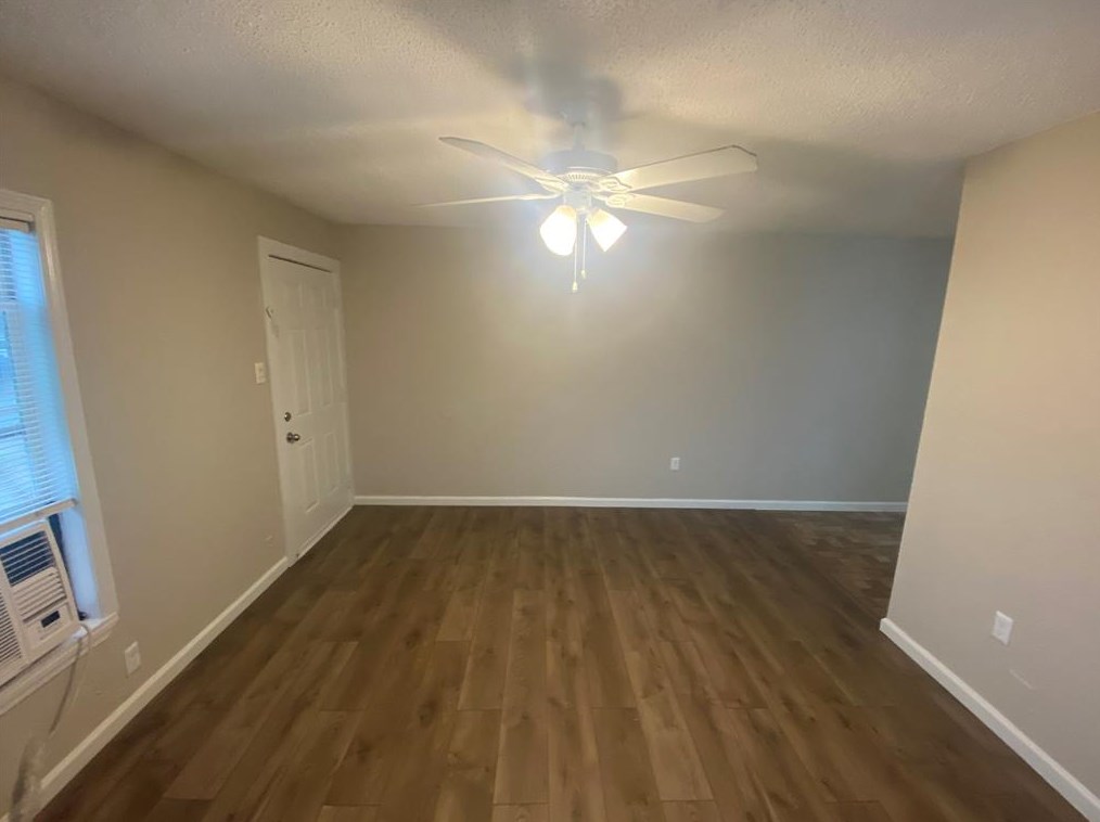 2223 Houston St, Grand Prairie TX  75050-5051 exterior