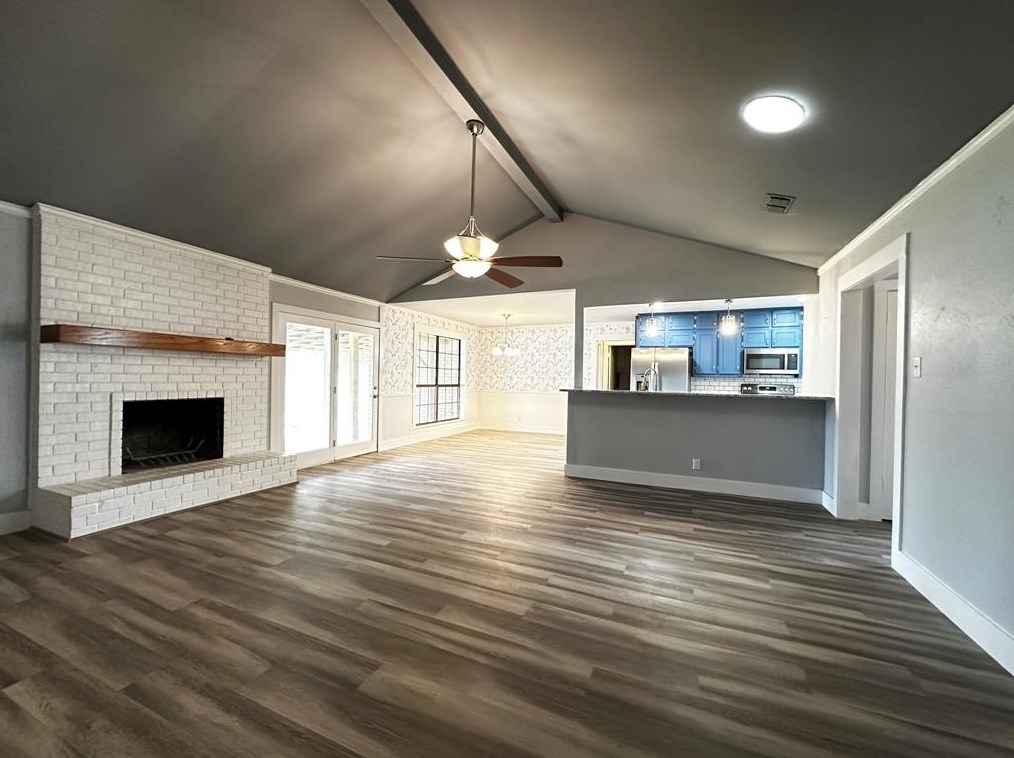 9945 Edmund Dr, Fort Worth TX  76126-4103 exterior