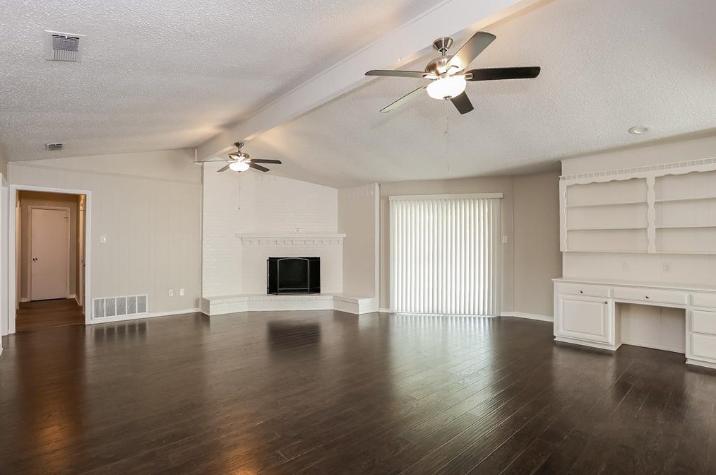1108 Shadywood Ln, Desoto TX  75115-4132 exterior
