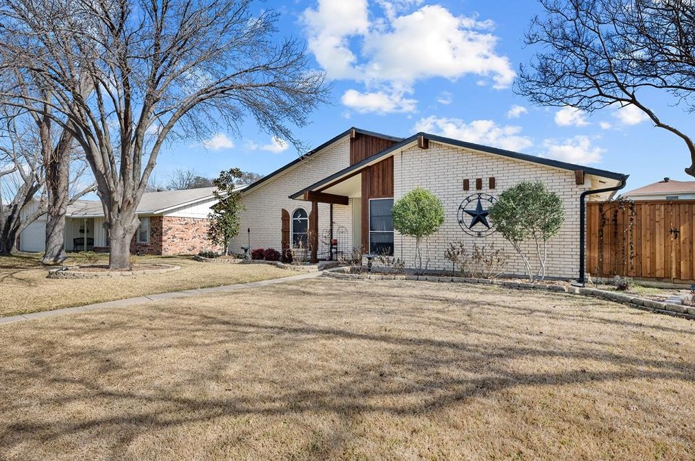 1220 Via Balboa, Mesquite TX  75150-2914 exterior