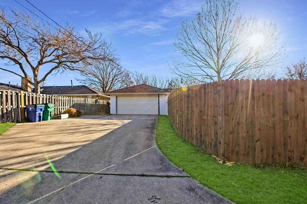 319 Gwendola Dr, Mckinney TX  75071-4951 exterior