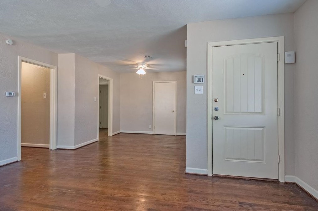 2476 Highwood Dr, Dallas TX  75228-3306 exterior