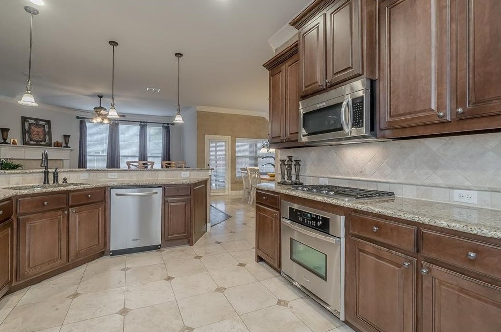 6400 Taprock Dr, Mckinney TX  75070-7966 exterior