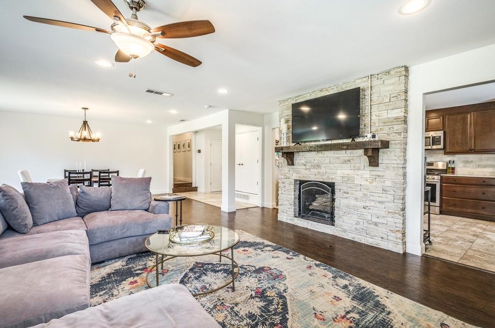 8731 Stanwood Dr, Dallas TX  75228-4110 exterior