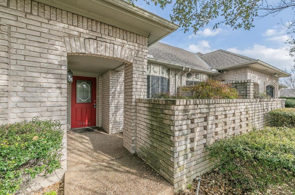 16404 Lauder Ln, Dallas TX  75248-2352 exterior