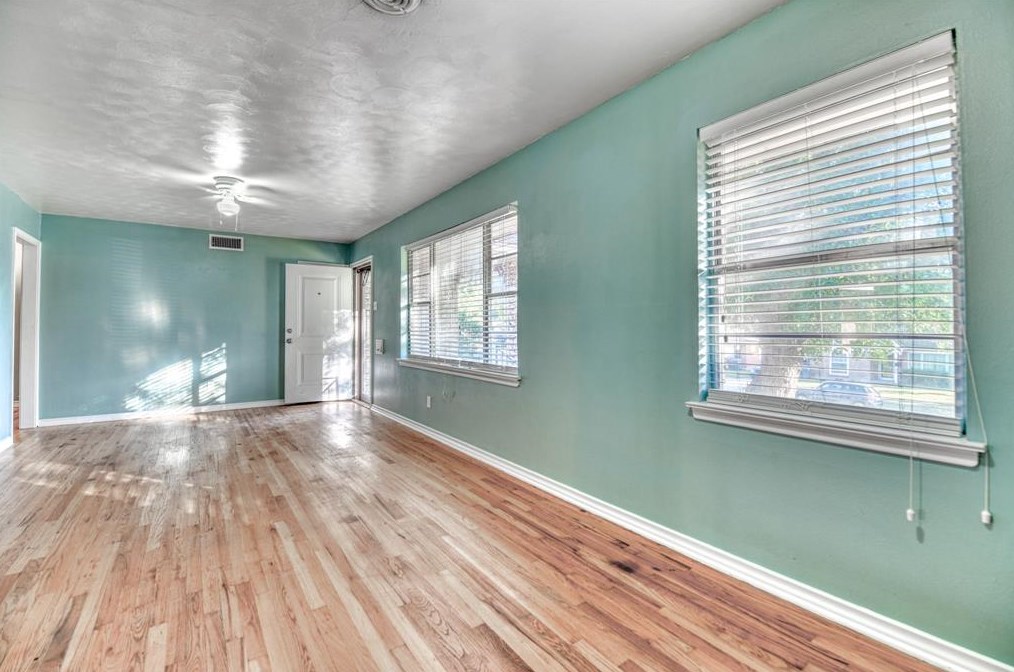 6115 Menger Ave, Dallas TX  75227-6229 exterior