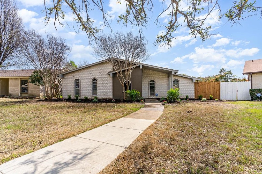 3130 Barton Rd, Carrollton TX 75007-3501 exterior