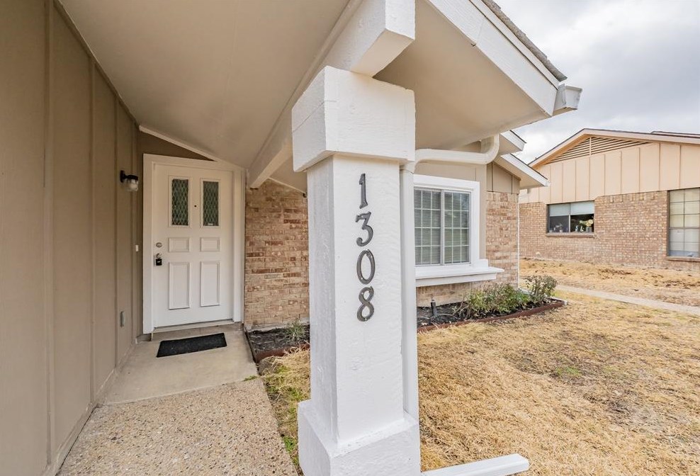 1308 Golden Grove Dr, Mesquite TX  75149-1872 exterior