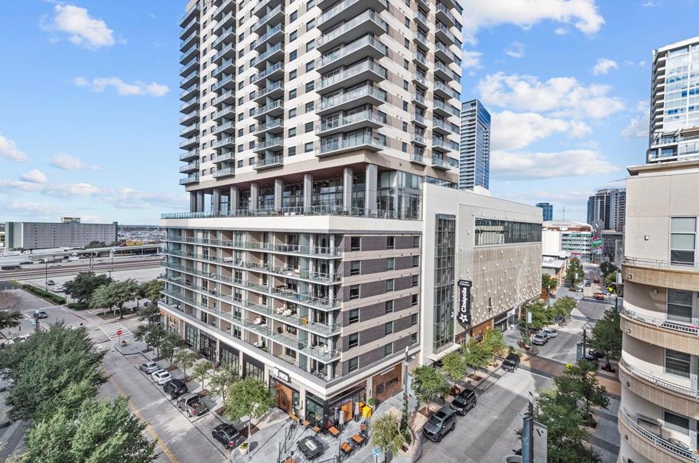 2323 Houston St, Dallas TX  75219-7626 exterior