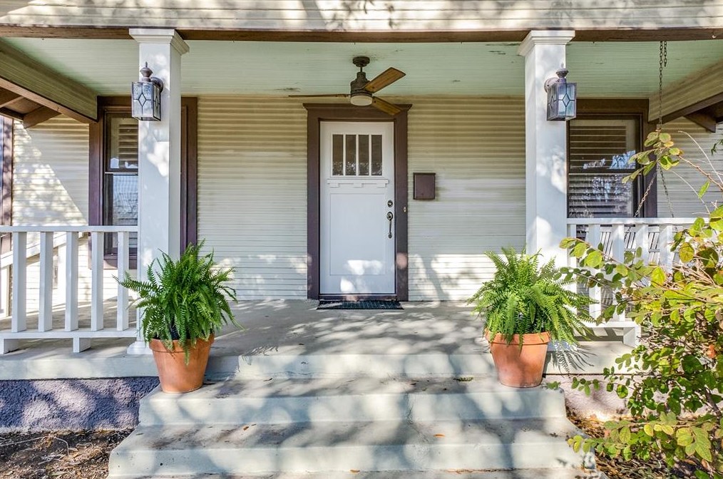 719 Winnetka Ave, Dallas TX  75208-3745 exterior