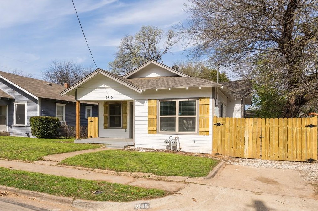 2819 Metropolitan Ave, Dallas TX  75215-3555 exterior