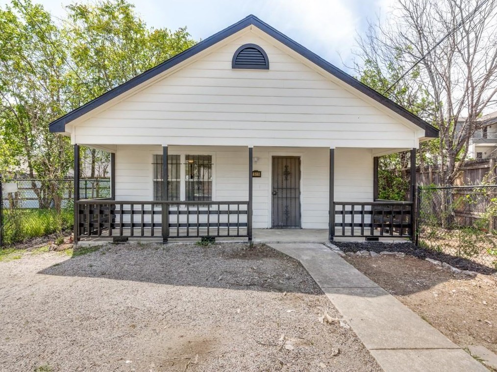 1919 Peak St, Dallas TX  75204-4423 exterior