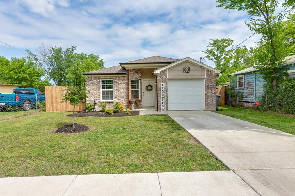 1831 Shaw St, Dallas TX  75212-2536 exterior