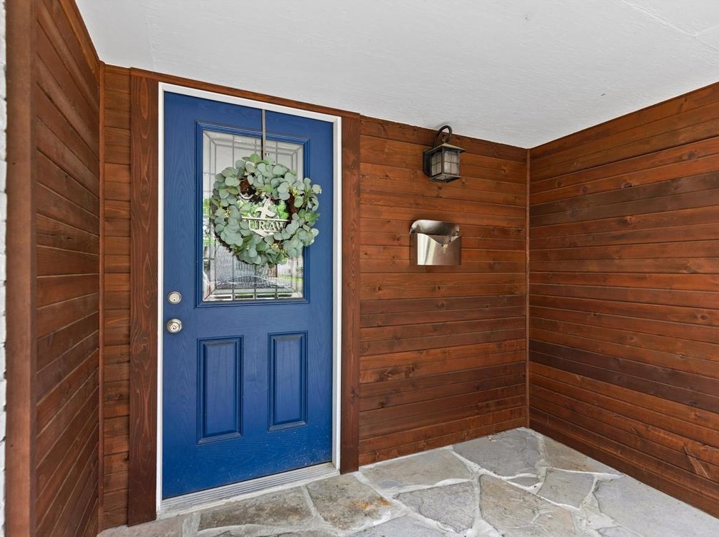 1529 Mapleton Dr, Dallas TX  75228-4231 exterior