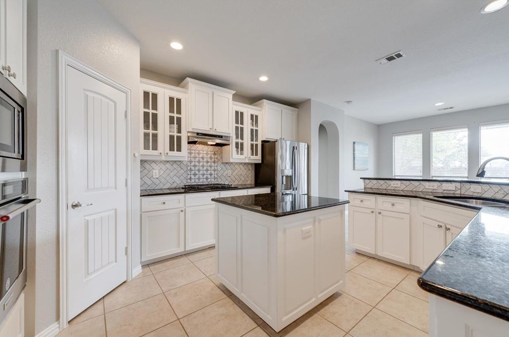 2708 Las Ventanas Trl, Fort Worth TX  76131-2807 exterior