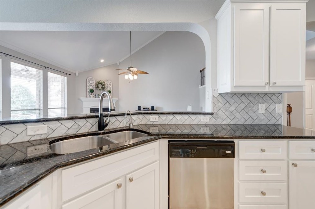 2708 Las Ventanas Trl, Fort Worth TX  76131-2807 exterior