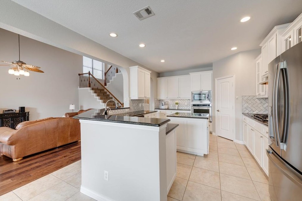 2708 Las Ventanas Trl, Fort Worth TX  76131-2807 exterior