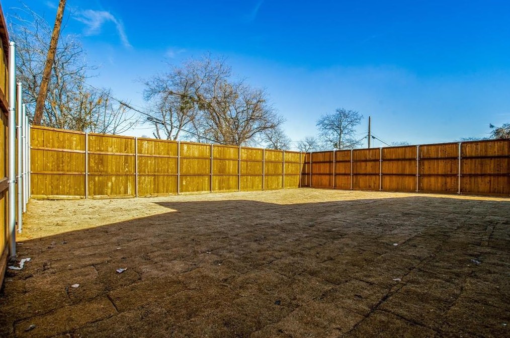 2059 Leath St, Dallas TX  75212-1742 exterior