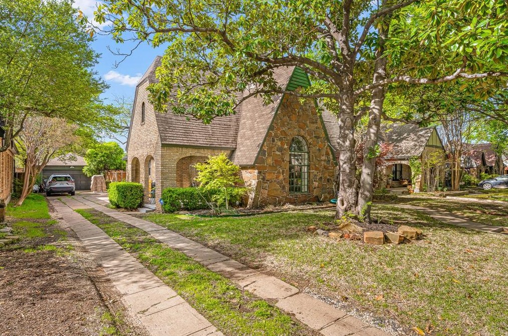 5426 Mccommas Blvd, Dallas TX  75206-5626 exterior