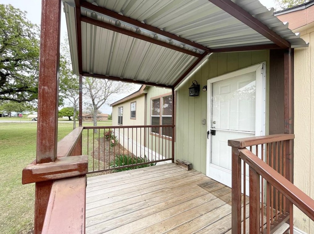 104 Hill Top Ct, Springtown TX  76082-3223 exterior