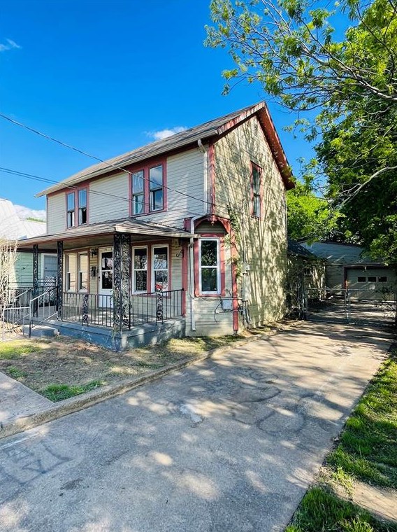 714 Lamar St, Sherman TX  75090-6029 exterior