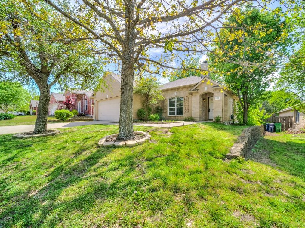 813 Essex Dr, Mckinney TX  75071-6087 exterior