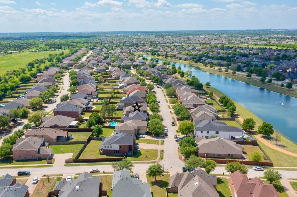 2323 Shackleford Trl, Grand Prairie TX  75052-8598 exterior