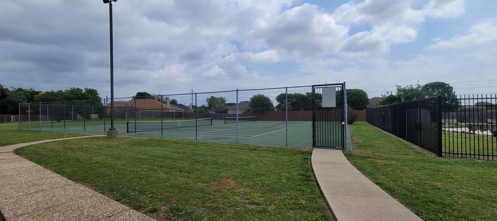 3035 Bosswood Ct, Grand Prairie TX  75052-7532 exterior
