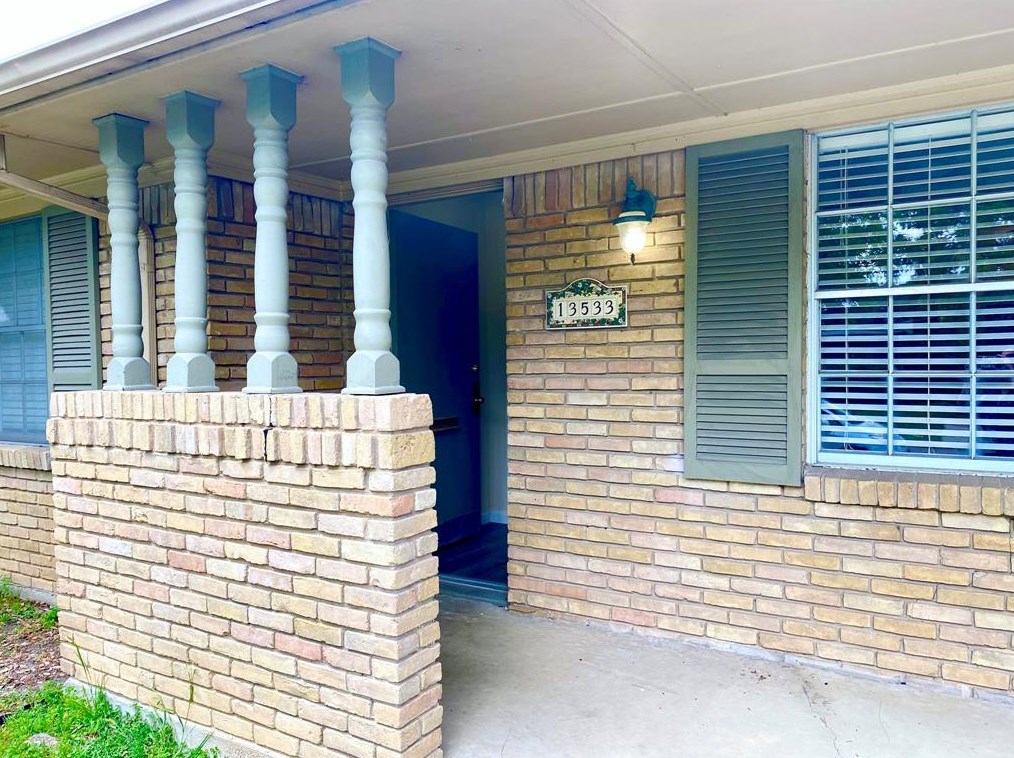 13533 Red Fern Ln, Dallas TX  75240-5808 exterior