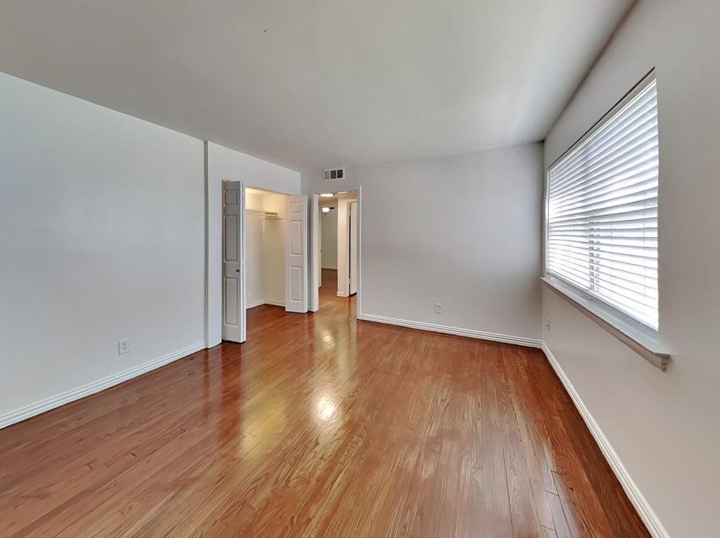 4923 Newmore Ave, Dallas TX  75209-4123 exterior