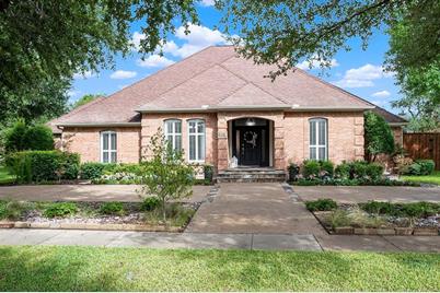 7528  Summitview Drive, Irving, TX 75063 - Photo 1