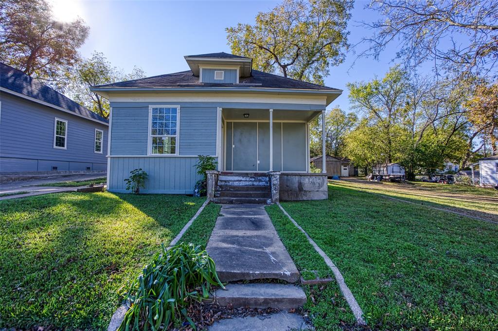 110 E Munson St, Denison, TX 75021 - MLS 20207906 - Coldwell Banker