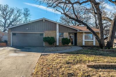 2708 Scenic Hills Dr, Bedford, TX 76021 - MLS 20230532 - Coldwell Banker