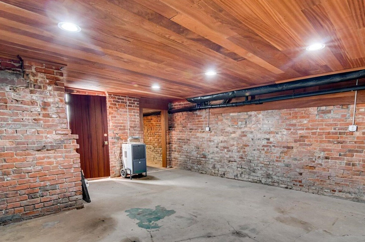 2818 Walton Way, Augusta GA 30909-5214 exterior