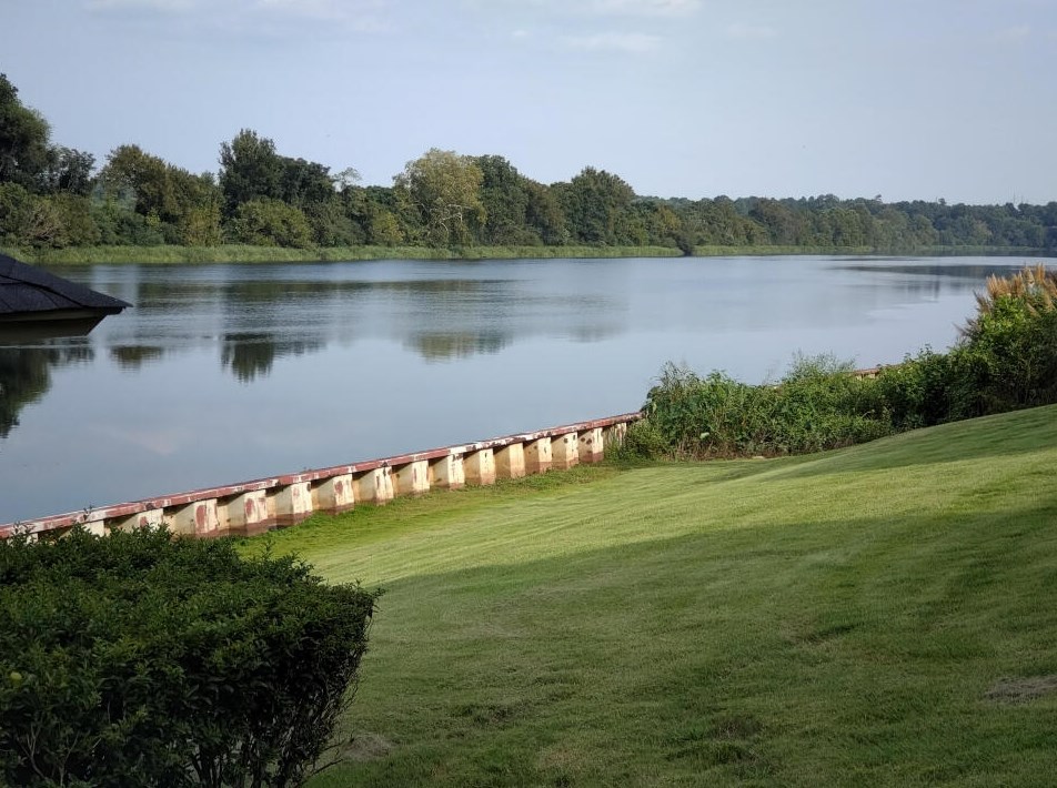 826 Riverfront Dr, Augusta GA 30901-1948 exterior