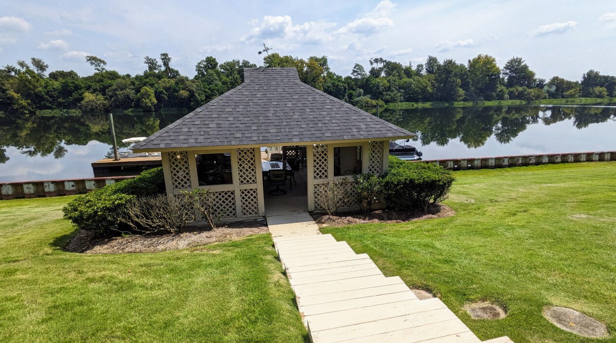 826 Riverfront Dr, Augusta GA 30901-1948 exterior