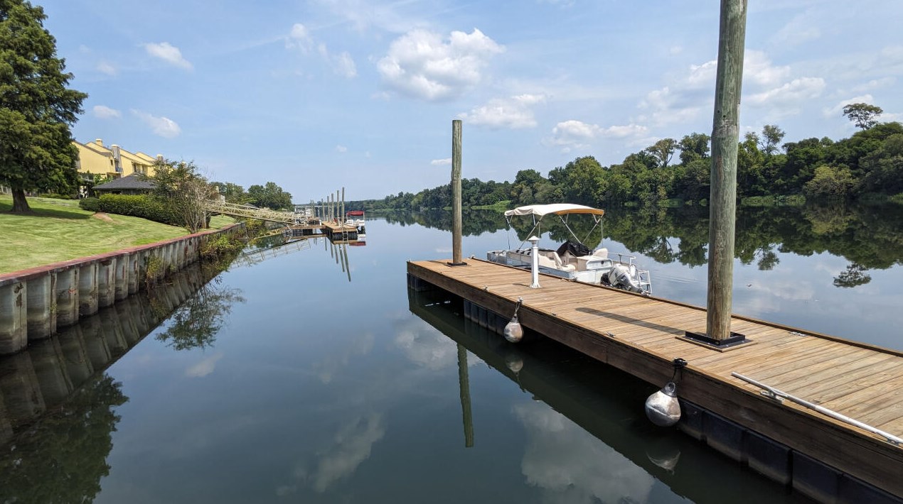 826 Riverfront Dr, Augusta GA 30901-1948 exterior