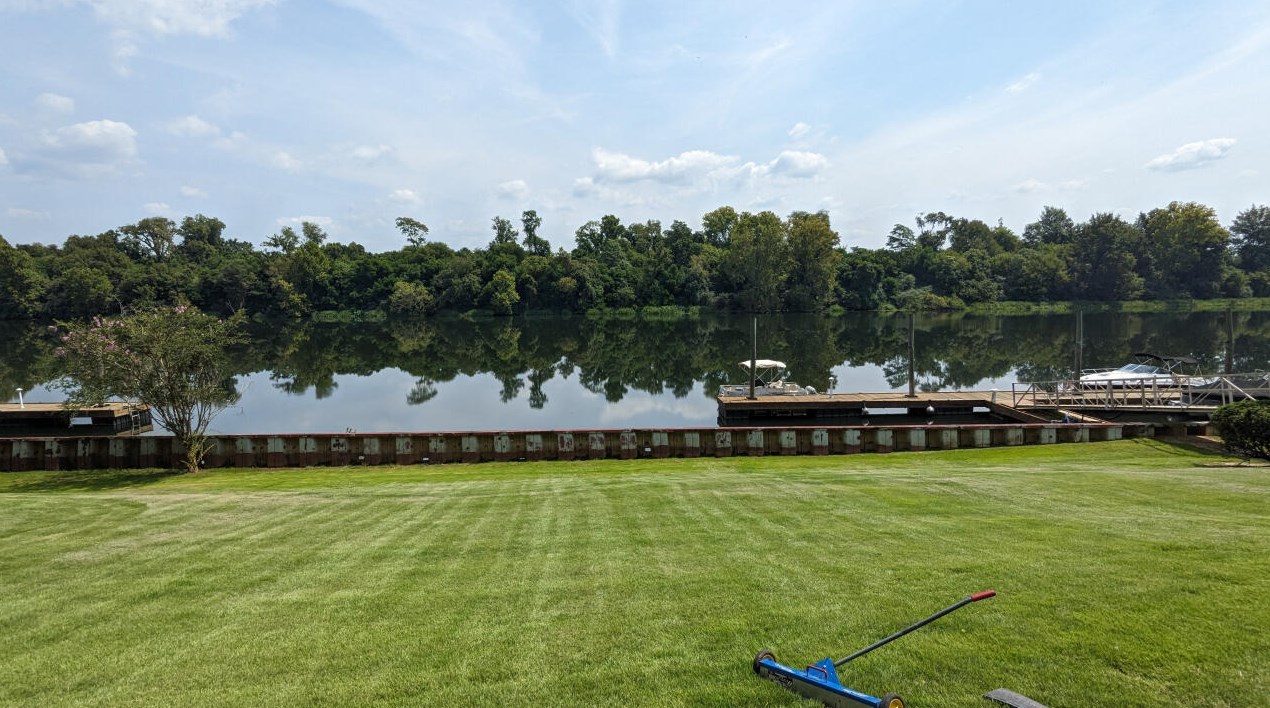 826 Riverfront Dr, Augusta GA 30901-1948 exterior