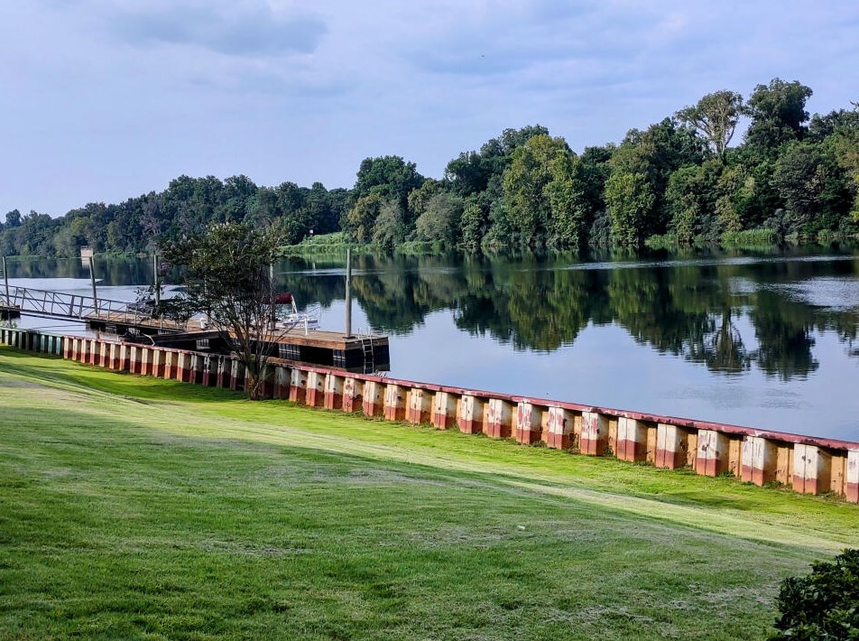 826 Riverfront Dr, Augusta GA 30901-1948 exterior