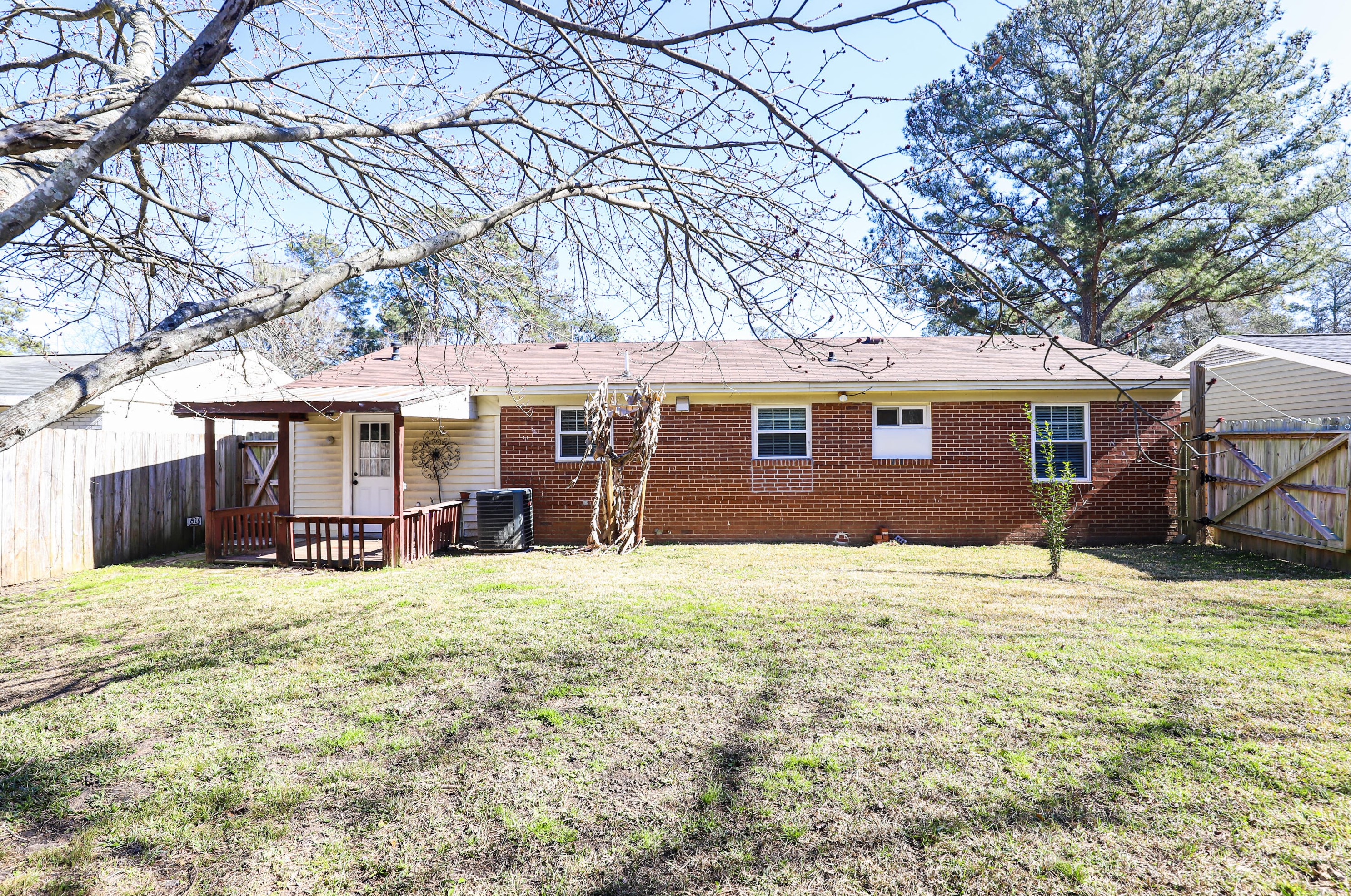 816 Lk Ter Dr, Augusta GA 30904-3132 exterior