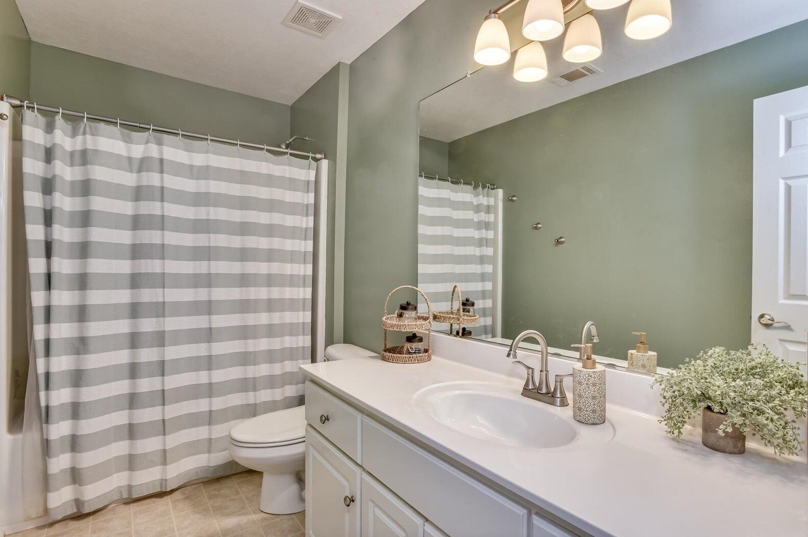 1432 Aylesbury Dr, Evans GA  30809-8215 exterior