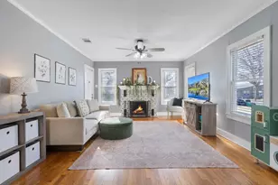 414 W Jefferson St, Kerrville, TX 78028 - Photo 3