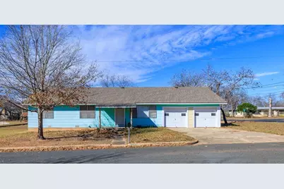 610 N Pine St, Fredericksburg, TX 78624 - Photo 1