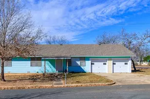 610 N Pine St, Fredericksburg, TX 78624 - Photo 1