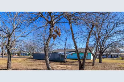 610 N Pine St, Fredericksburg, TX 78624 - Photo 3