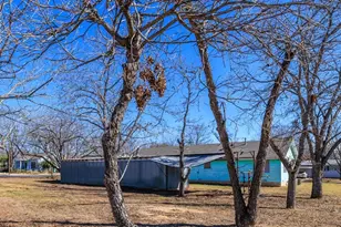 610 N Pine St, Fredericksburg, TX 78624 - Photo 3
