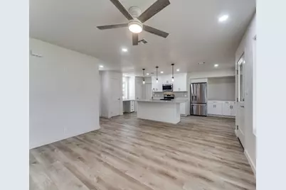 323 Broadmoor St, Fredericksburg, TX 78624 - Photo 9