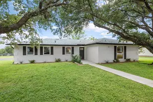 323 Broadmoor St, Fredericksburg, TX 78624 - Photo 23