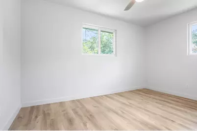 323 Broadmoor St, Fredericksburg, TX 78624 - Photo 17